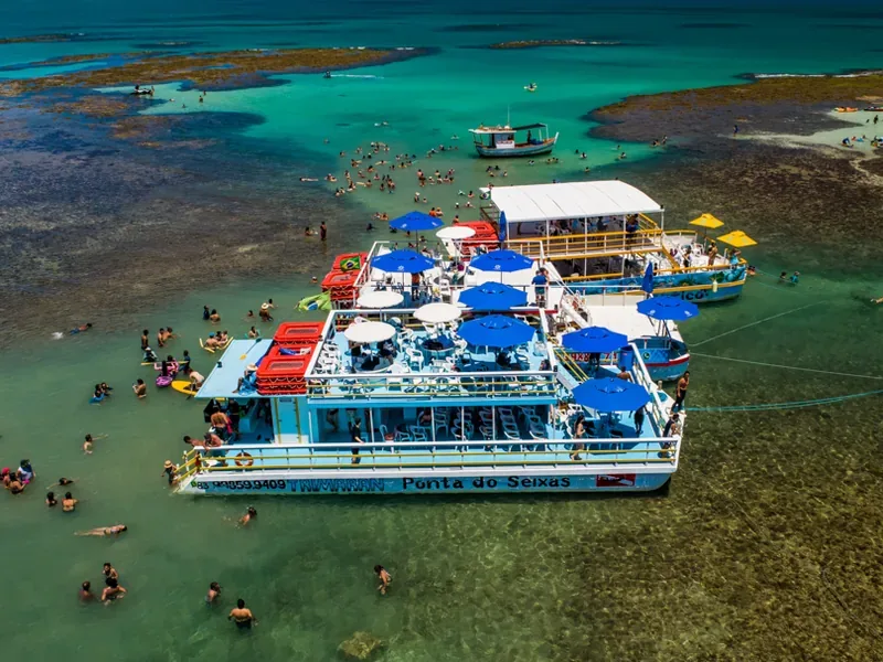 Catamarãs nas Piscinas Naturais dos Seixas